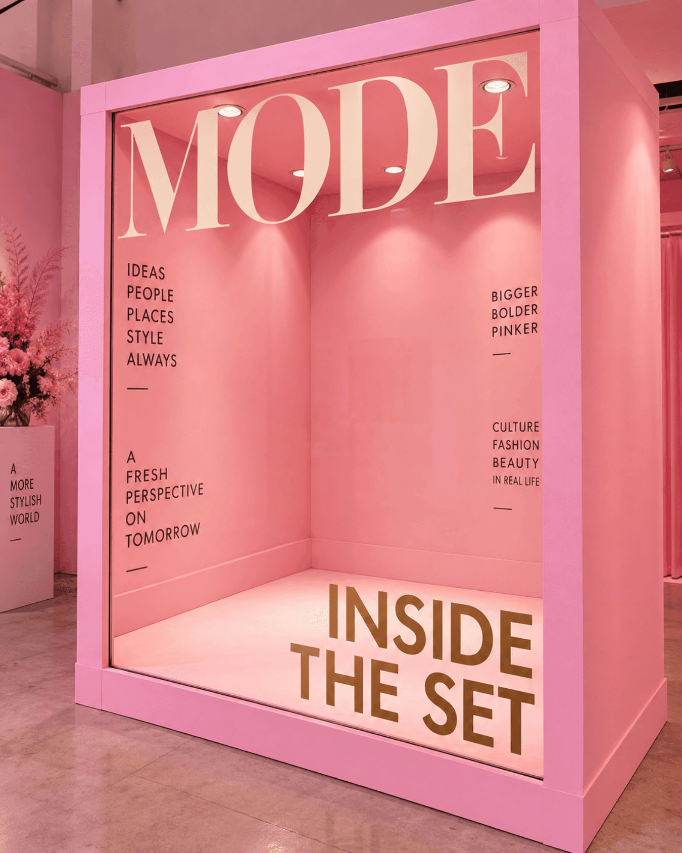 Pink MODE INSIDE THE SET freestanding event photo frame